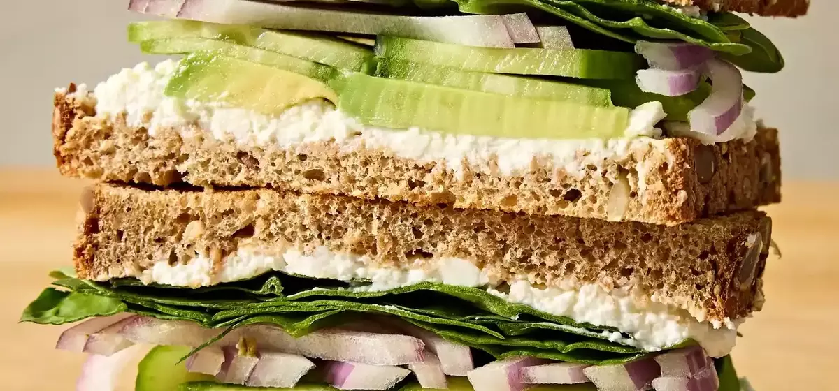 Refreshingly Delicious Cucumber & Avocado Sandwich: A Quick and Healthy Vegetarian Delight