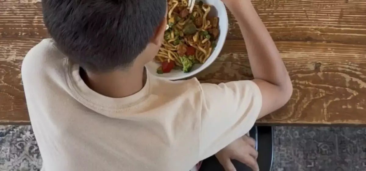 Effortless Kung Pao Chicken: A Quick Weeknight Dinner Solution for Busy Parents