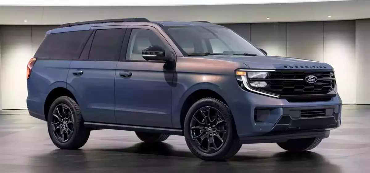Ford Expedition Celebrates 30 Years with Special Edition Featuring Mustang Dark Horse Paint