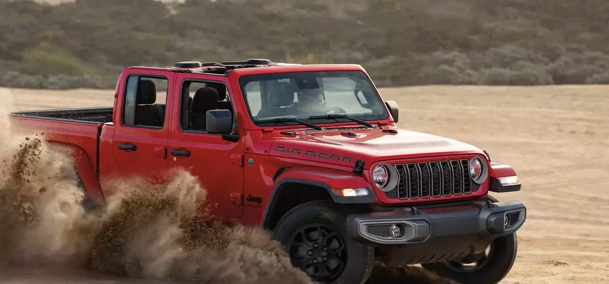 Jeep Gladiator to Reintroduce Manual Transmission, Challenging Toyota Tacoma's Dominance