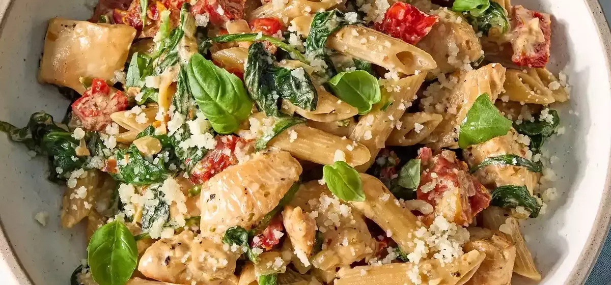 Delectable Chicken & Spinach Penne Skillet: A High-Protein Meal for Busy Weeknights