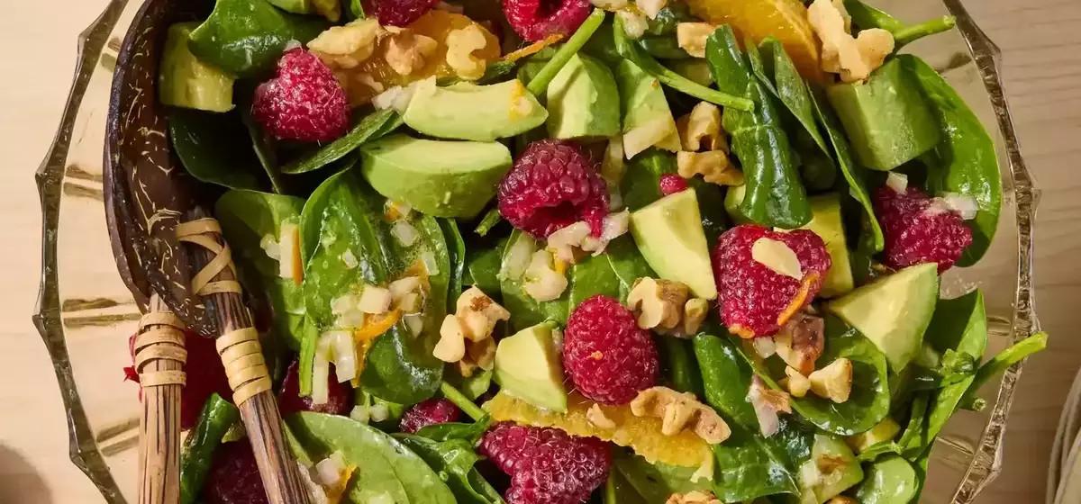 19 Refreshing Spinach Salad Recipes Perfect for Springtime