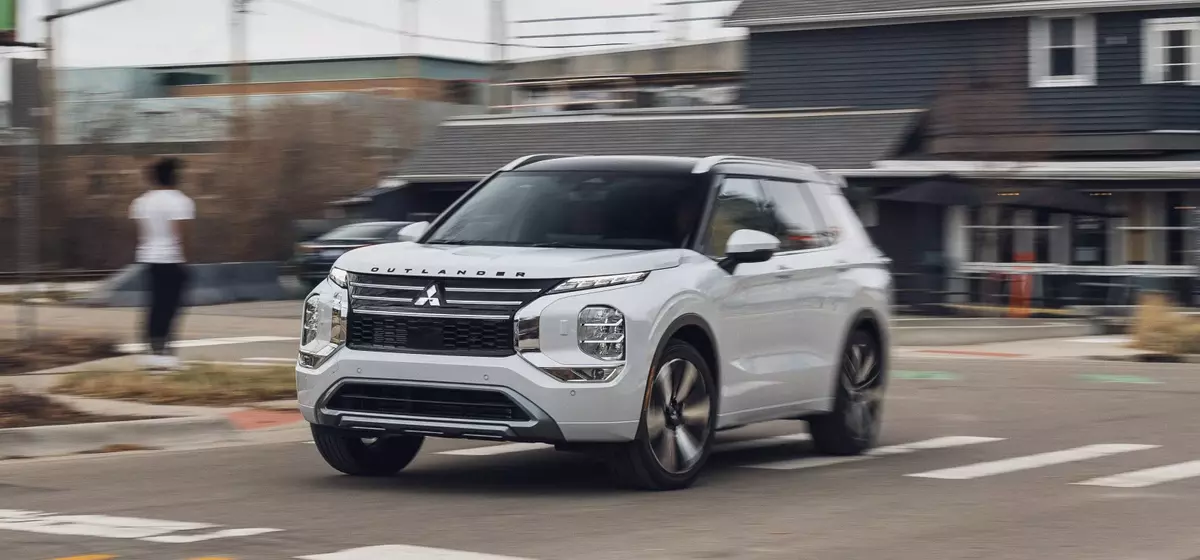 2026 Mitsubishi Outlander SEL Review: A Compromised Compact SUV