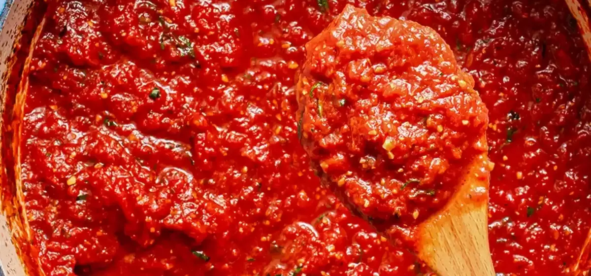 The Secret to a Delicious Tomato Sauce: Don't Burn the Garlic!