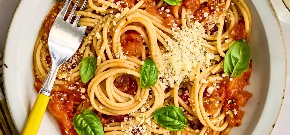 Quick and Healthy Tomato Pasta: A Weeknight Delight