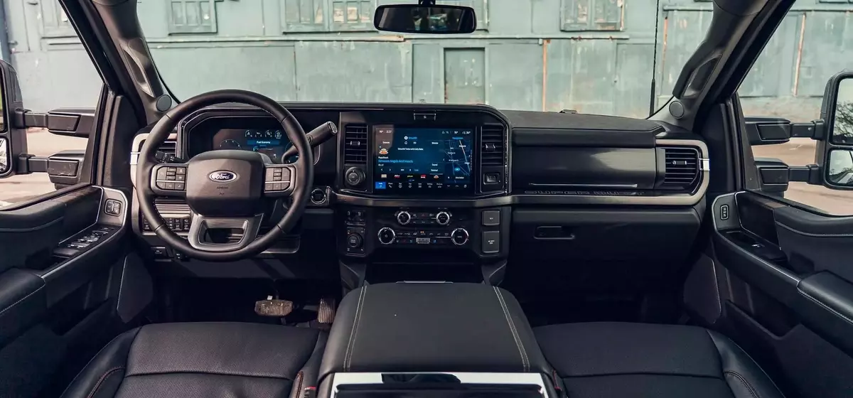 2026 Ford F-250 Super Duty Lariat: A Peek Inside the Luxurious Workhorse