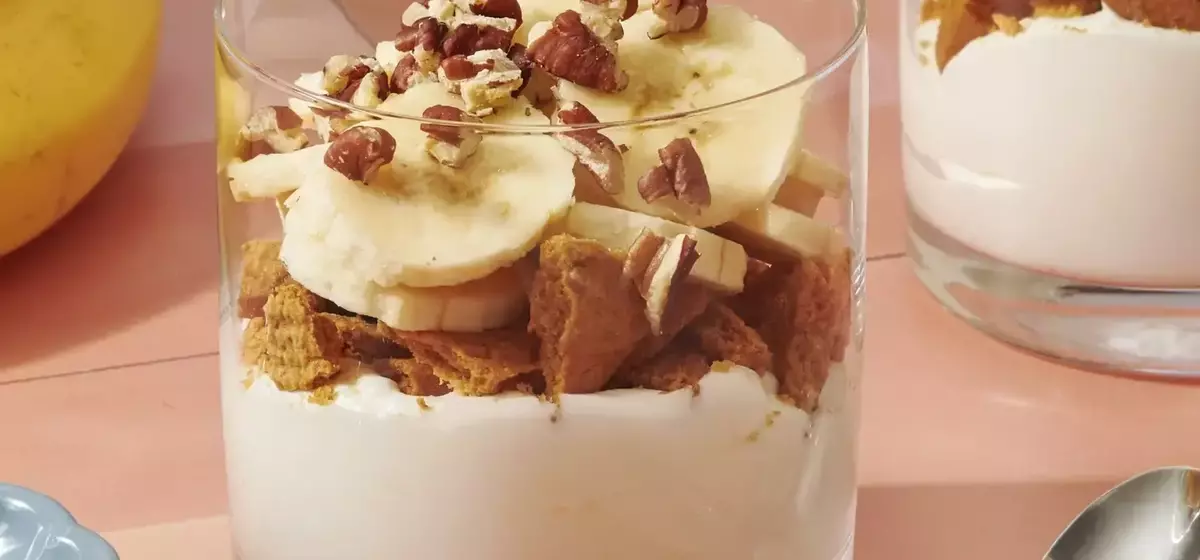 Delightful Gingersnap Banana Frozen Yogurt Parfaits