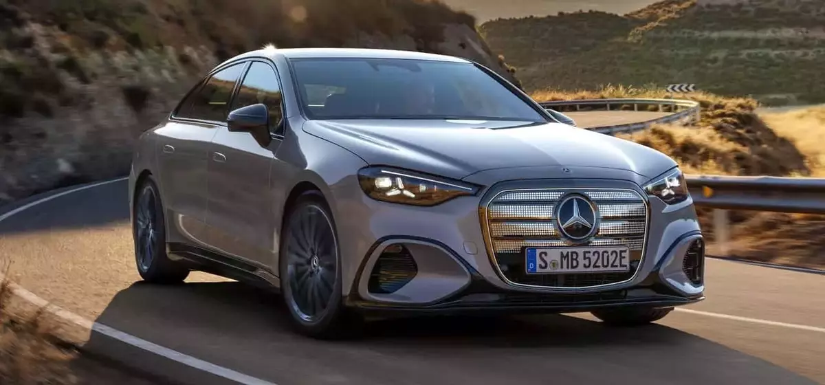 Mercedes-Benz Unveils All-New Electric C-Class: A Smooth and Spacious Sedan