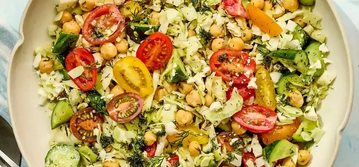 Refreshing Chickpea and Vegetable Medley: A Quick and Healthy Salad