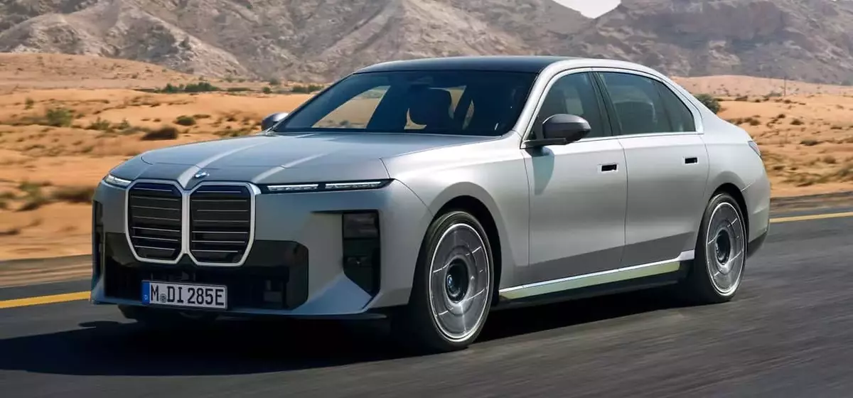 BMW Reaffirms Commitment to Luxury Sedans with the 7 Series Amidst Market Shifts
