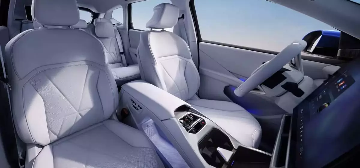 BMW Unveils Enhanced iX3 Long Wheelbase with Premium Interior for China Market