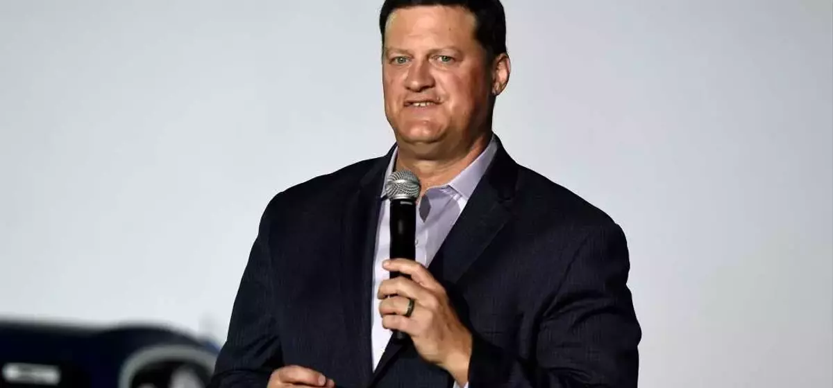 New Leadership to Revitalize NASCAR with Focus on Unity and Excitement