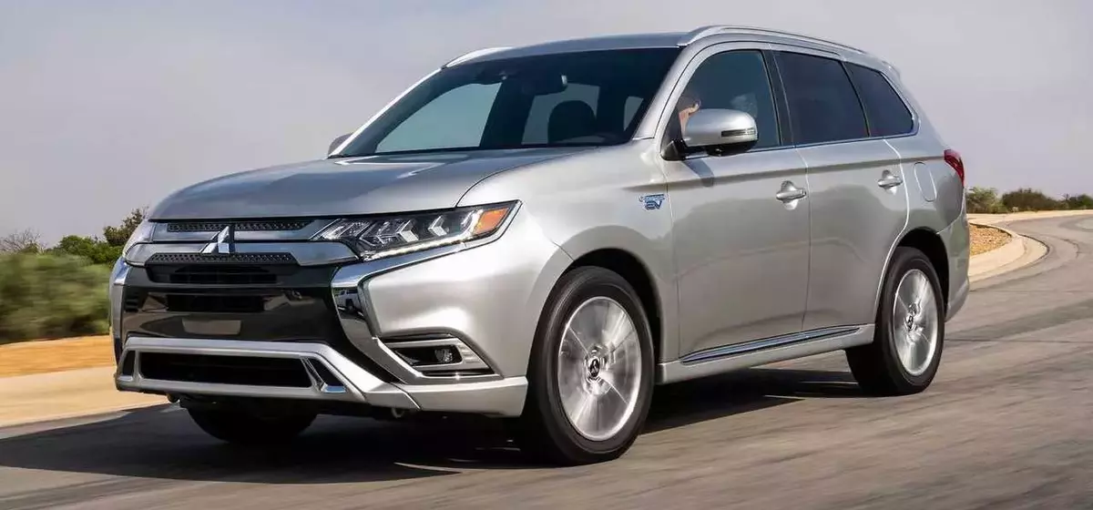 Mitsubishi Expands Recall for Outlander SUV Liftgate Issues
