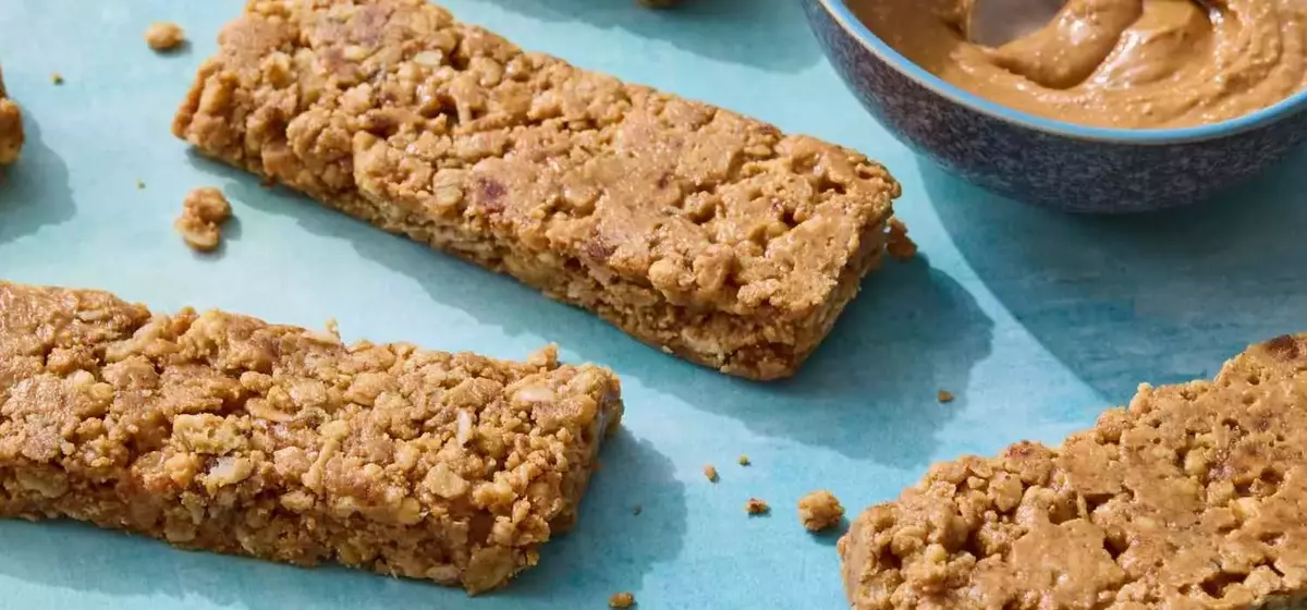 Delicious Peanut Butter Granola Bars: A Healthy Snack Option