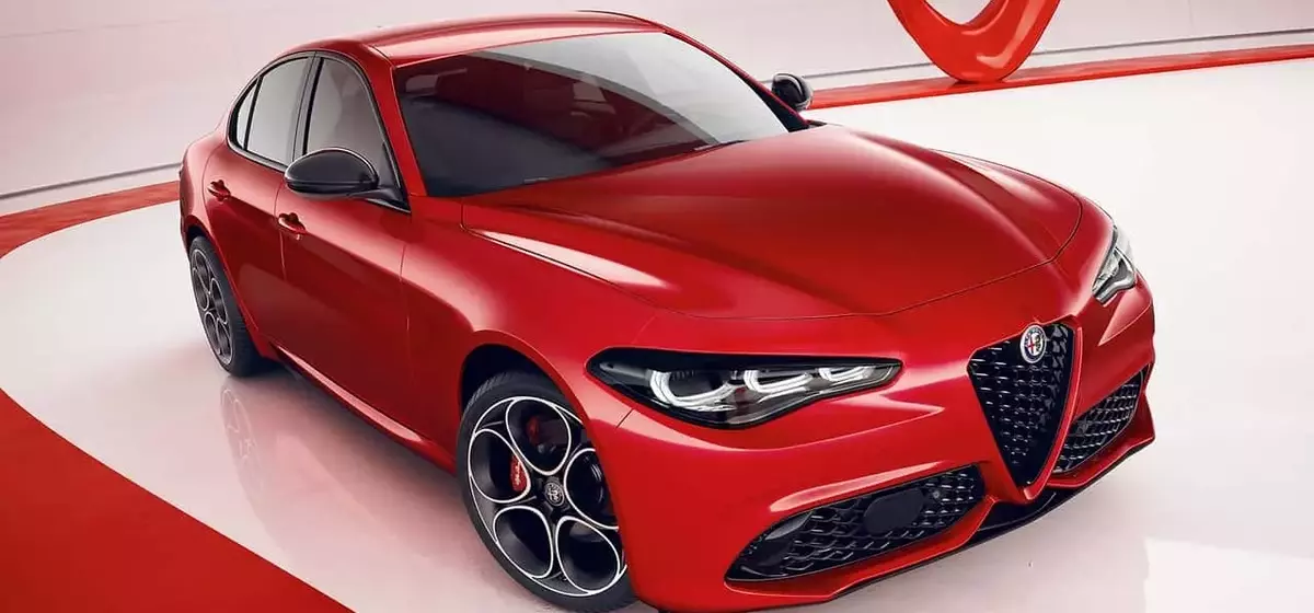 Alfa Romeo Giulia and Stelvio Get Performance Pack Update