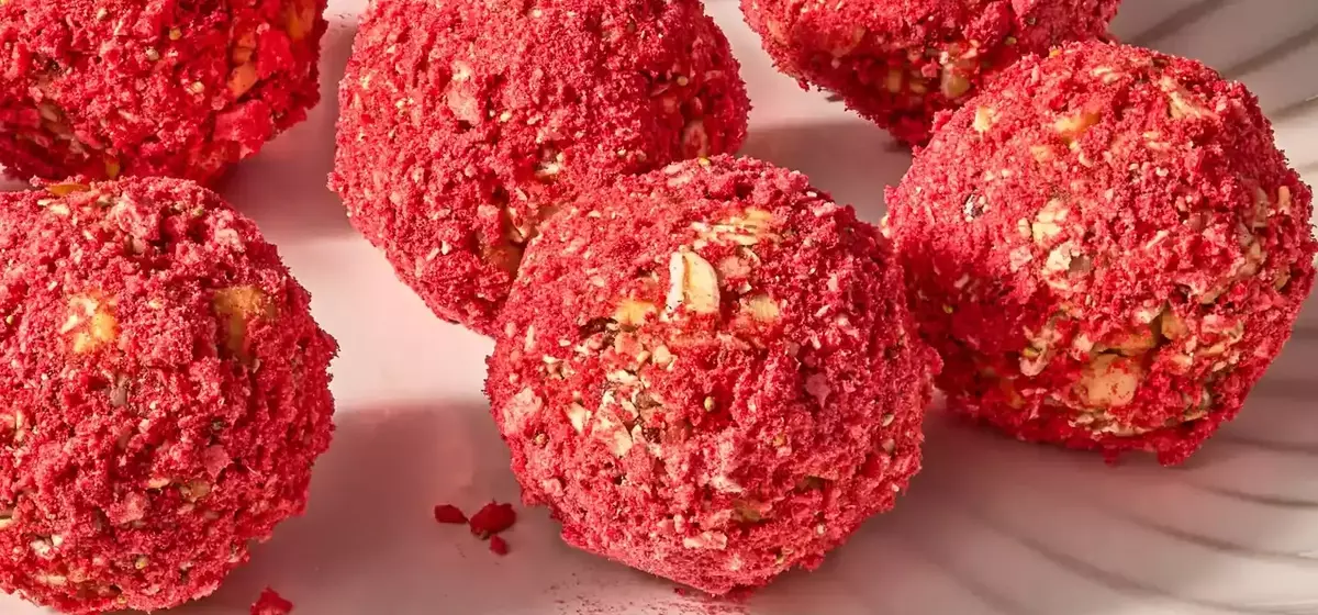 Refreshing Lemon-Strawberry Energy Spheres: A Quick and Healthy Snack
