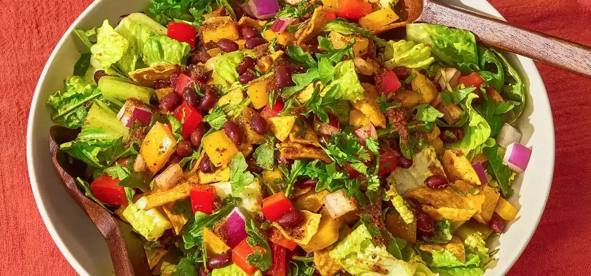 Zesty Black Bean Fajita Salad: A Quick & Healthy Meal