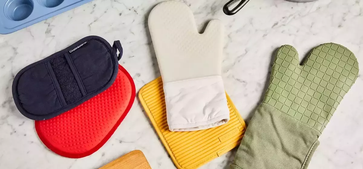The Best Oven Mitts and Pot Holders to Protect Your Hands
