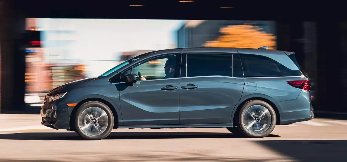 Honda and Acura Delay Next-Generation Models Amidst EV Strategy Shift