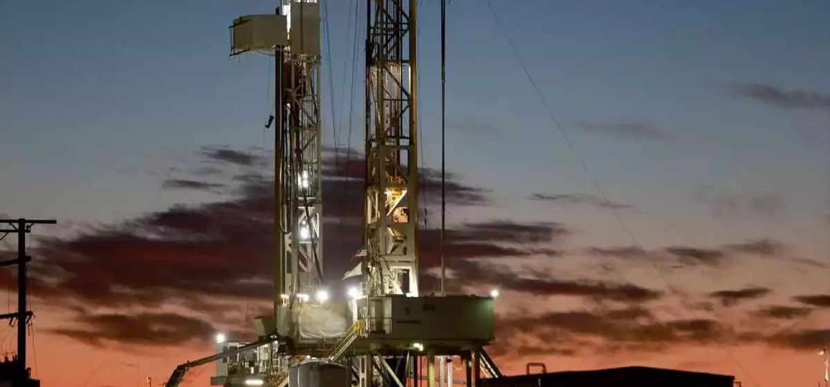 Oil Giants Maintain Production Stability Amid Soaring Prices