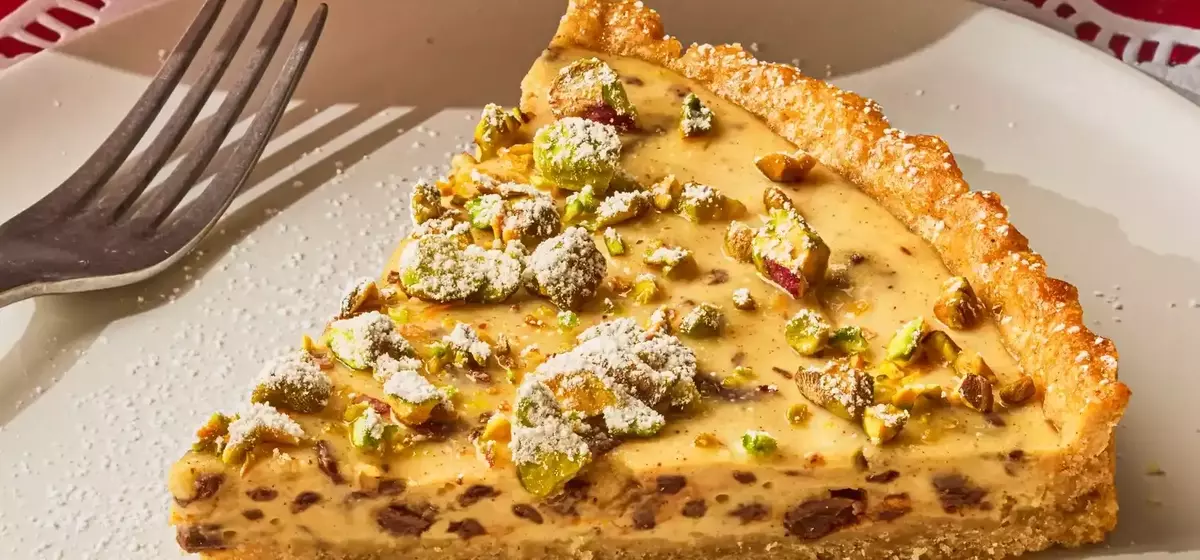 The Art of Crafting a Cannoli Tart: A Culinary Innovation