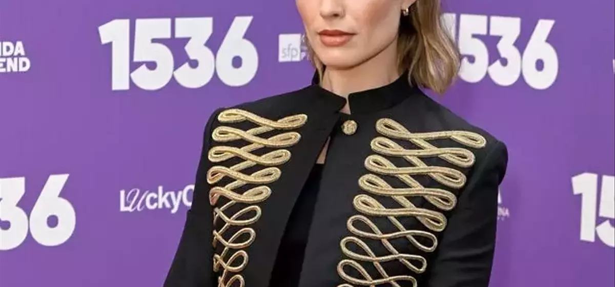 Margot Robbie's Striking Military-Inspired Look at West End Premiere
