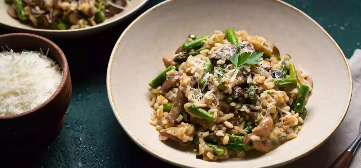 Crafting the Ultimate Mushroom and Asparagus Risotto