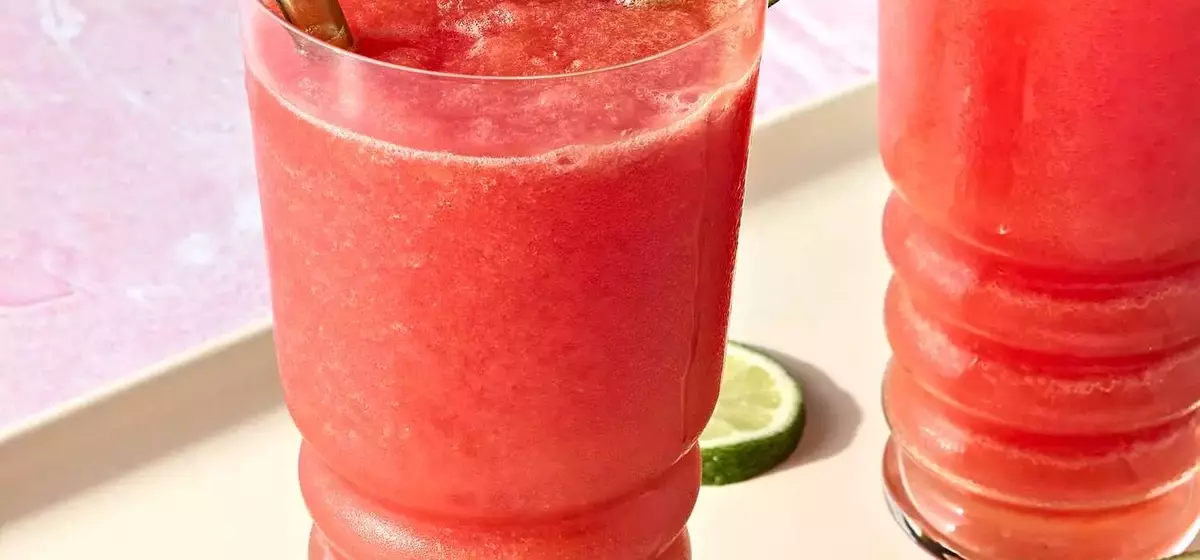 Refreshing Electrolyte Smoothie: A Quick and Healthy Hydration Boost