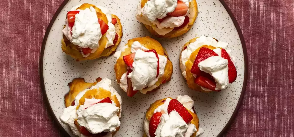 Effortless Strawberry Shortcakes: A Five-Ingredient Delight