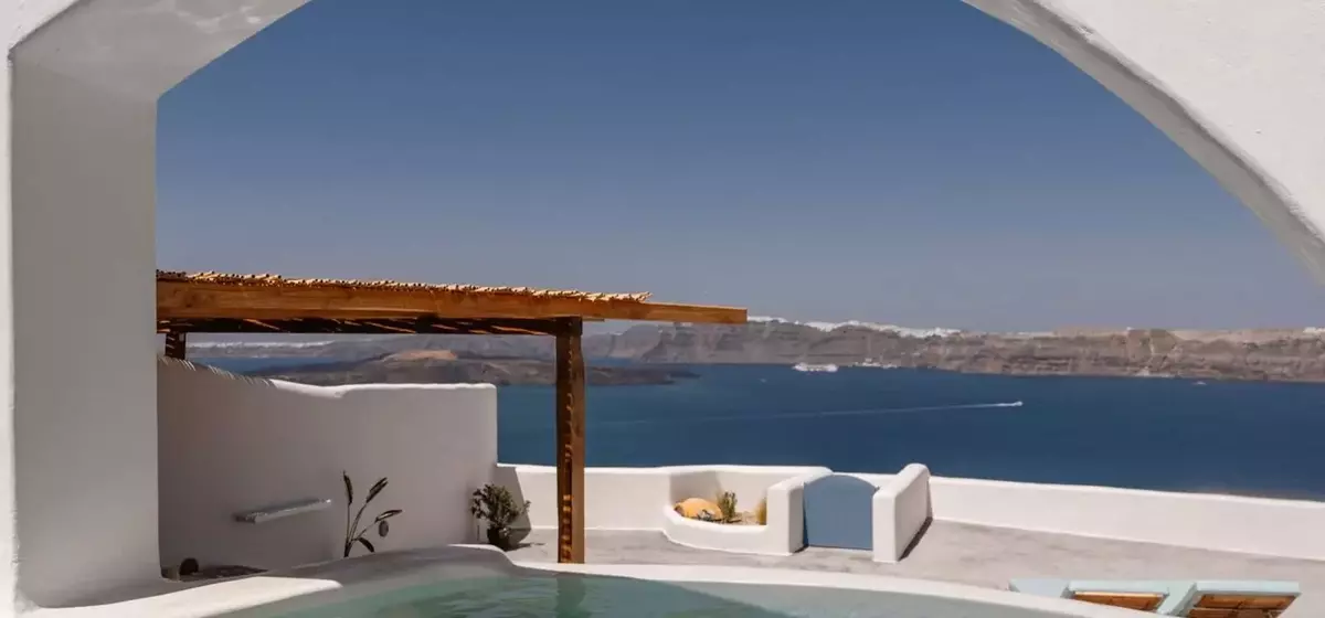Discovering Greece: Top Island Airbnbs for an Unforgettable Summer Getaway
