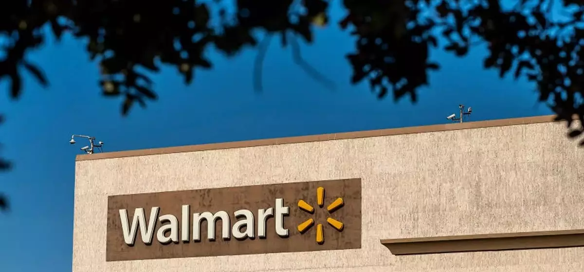 Walmart Slashes Price on Versatile Car Jump Starter and Tire Inflator by 71%