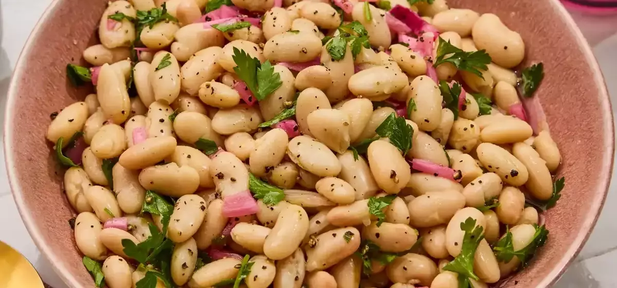 Effortless Three-Ingredient Bean Salad: Your Quick and Fiber-Rich Lunch Solution