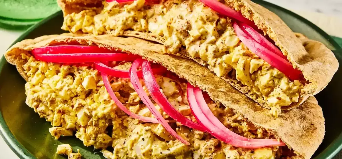 Mediterranean-Inspired Egg Salad Pita: A Quick and Healthy Lunch