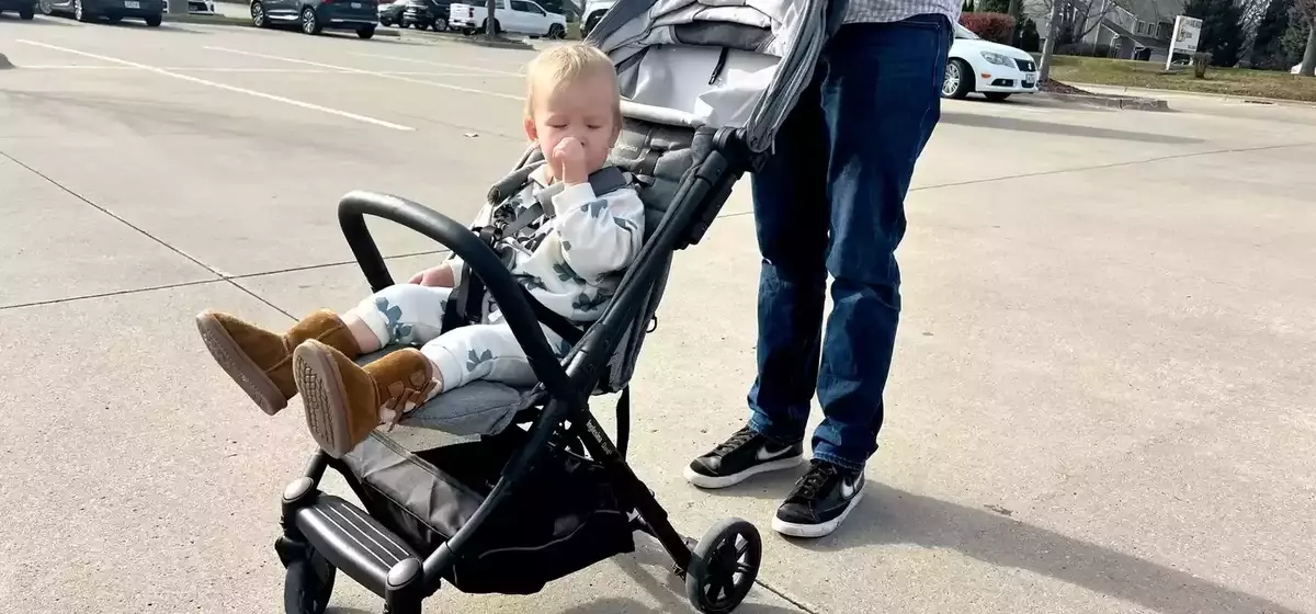 Choosing the Best Travel Stroller: A Comprehensive Guide