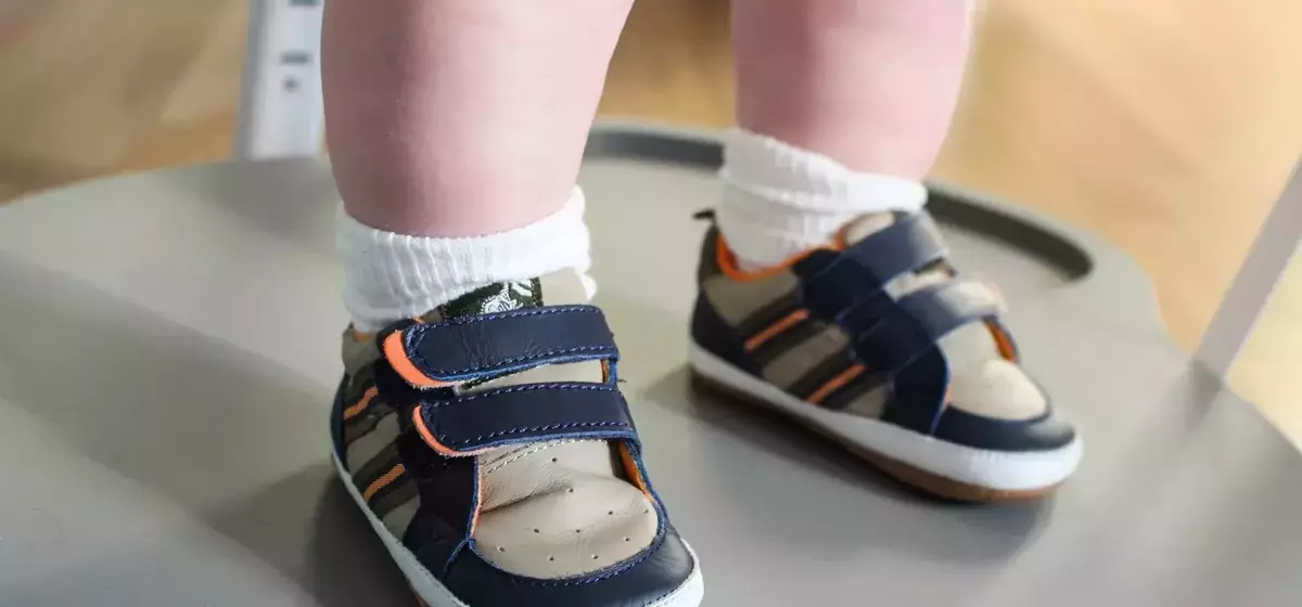 Choosing the Best Footwear for Babies and Toddlers: A Comprehensive Guide