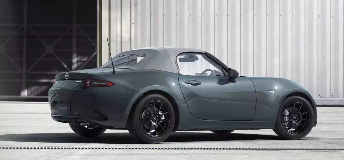 2027 Mazda MX-5 Miata: A Classic Roadster Embraces a New Green Hue