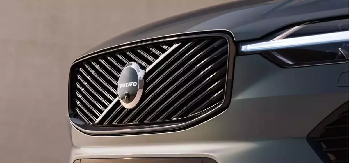 Volvo XC60 Set for Major Electrified Powertrain and Design Refresh