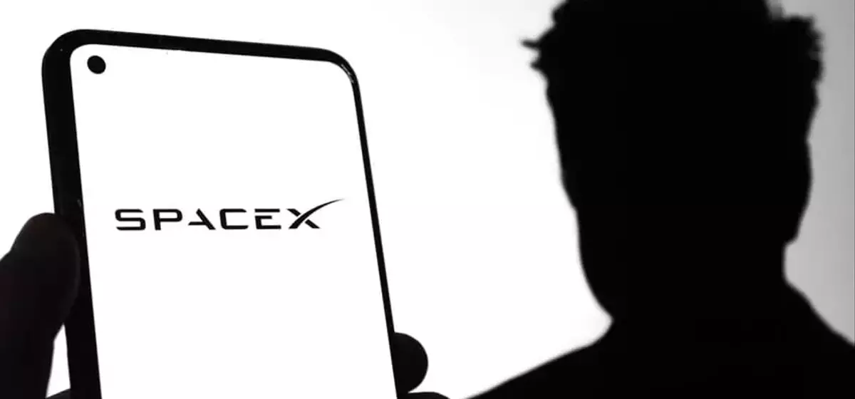 SpaceX's 'Meme Stock' Status Declines Amidst Analyst Warnings