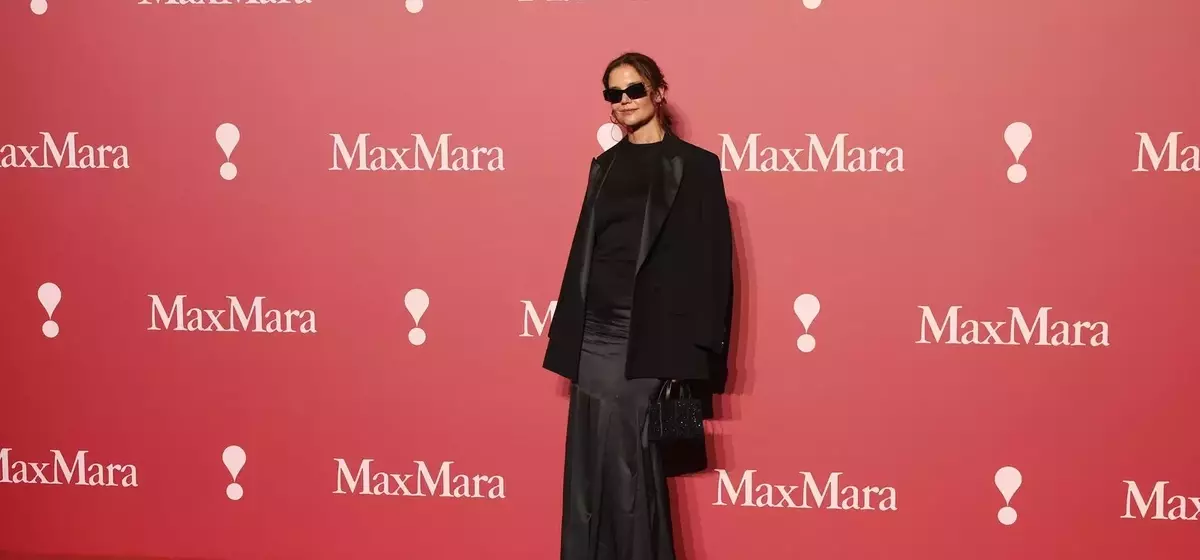 Katie Holmes Embraces 'Summer Goth' Look at Max Mara Show