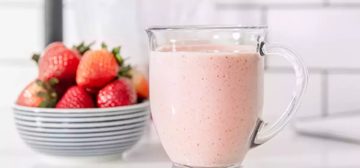 Nostalgic Strawberry-Banana Smoothie: A Creamy Delight