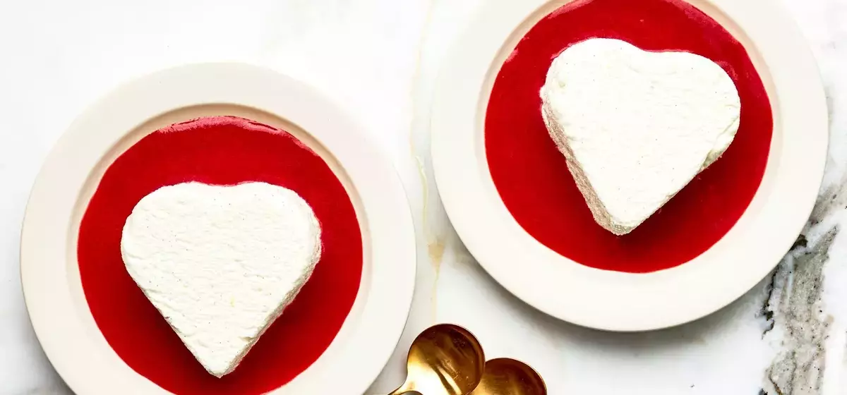 A French-Inspired Valentine's Day Dessert: Coeur à la Crème with Strawberry Coulis