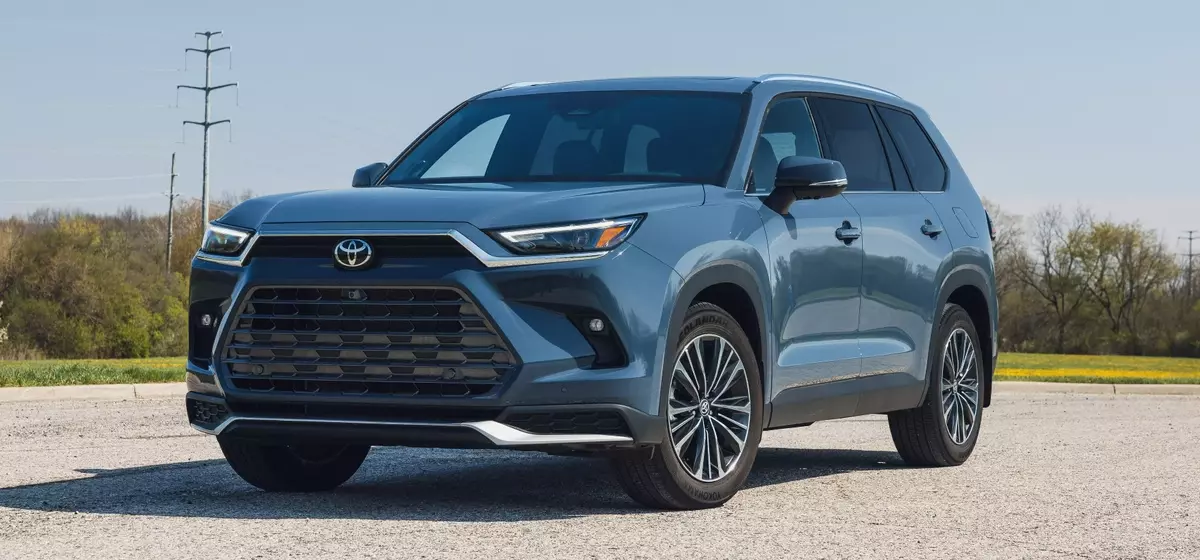 Toyota Grand Highlander: A Comprehensive Photo Gallery of the Spacious Hybrid SUV