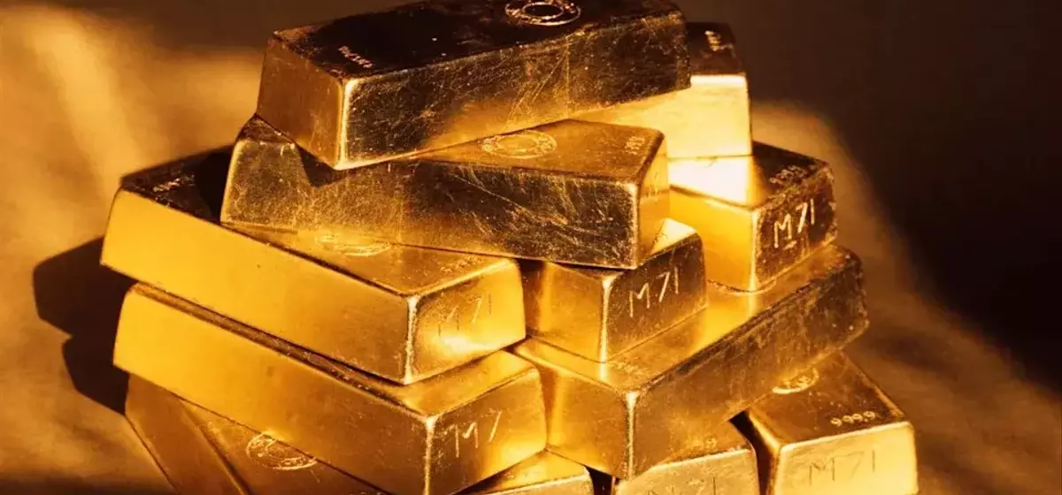 Gold Market Downturn: Opportunities in Top Gold Stocks/ETFs