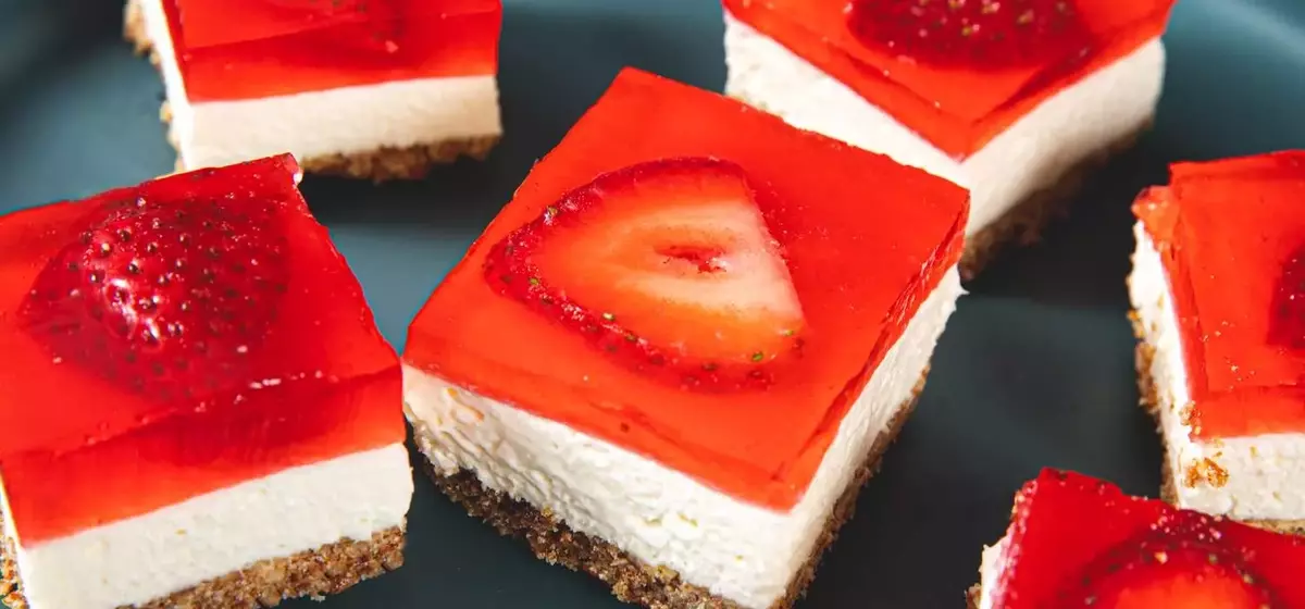 Homemade Strawberry Pretzel Delight: A Fresh Take on a Classic
