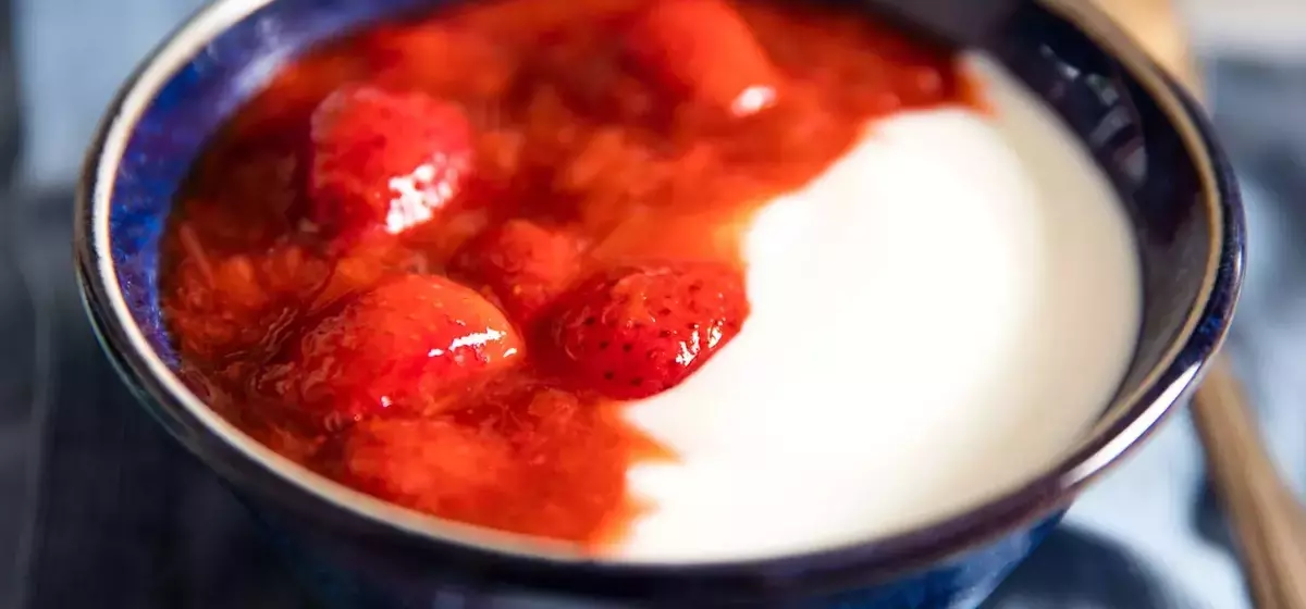 Crafting the Perfect Strawberry-Rhubarb Compote