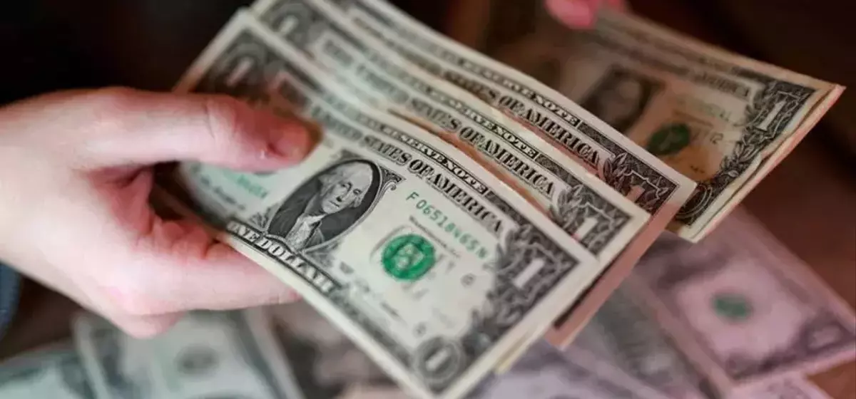 Dollar Strengthens Amid US-Iran Negotiations, Yen Nears Historic Lows, and Sterling Slides Following UK Political Shift