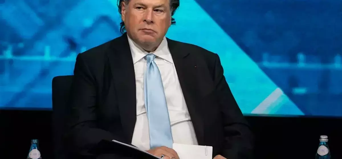 Salesforce Shares Face Significant Headwinds Amidst Market Skepticism on AI Integration and Acquisition Strategy