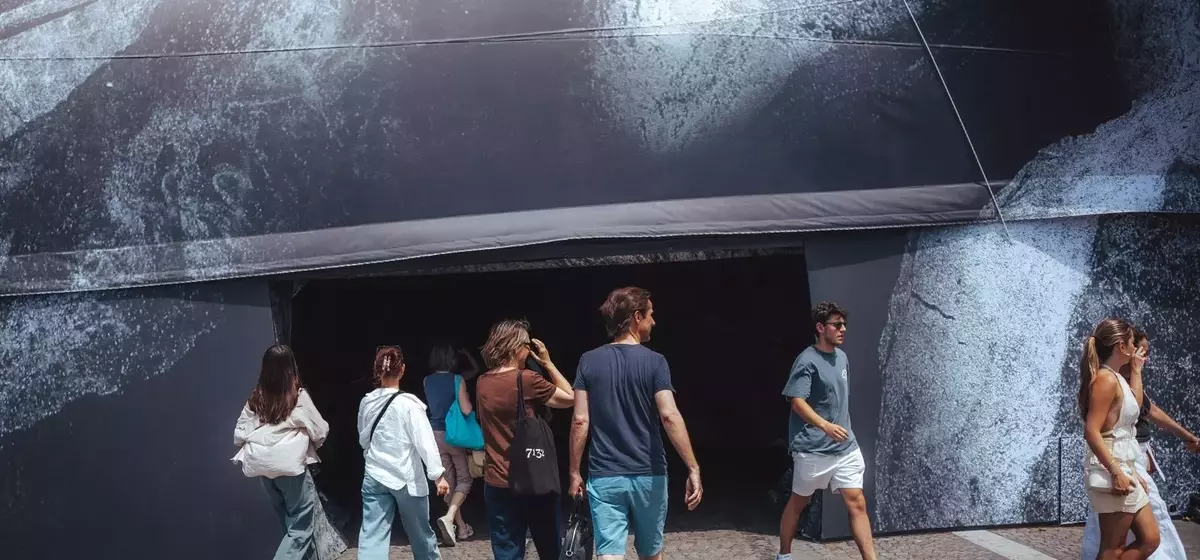 Pont Neuf Transformed into "La Caverne du Pont Neuf"