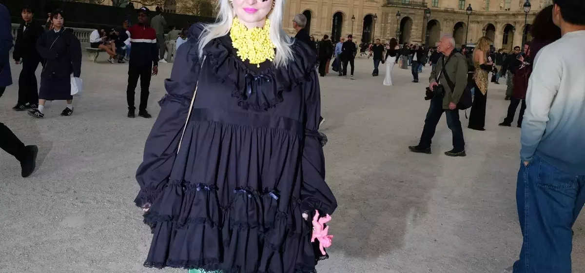 Summer Avant-Garde: Fashion's Heatwave Challenge