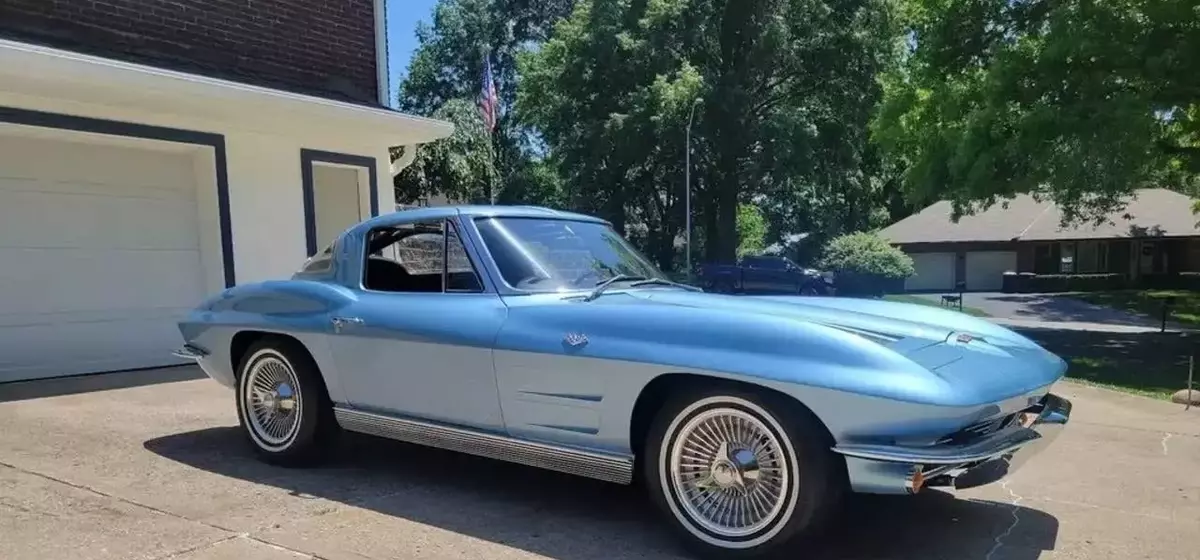 Valuation of a 1963 Chevrolet Corvette Split Window Coupe: Is the $169,500 Price Justified?